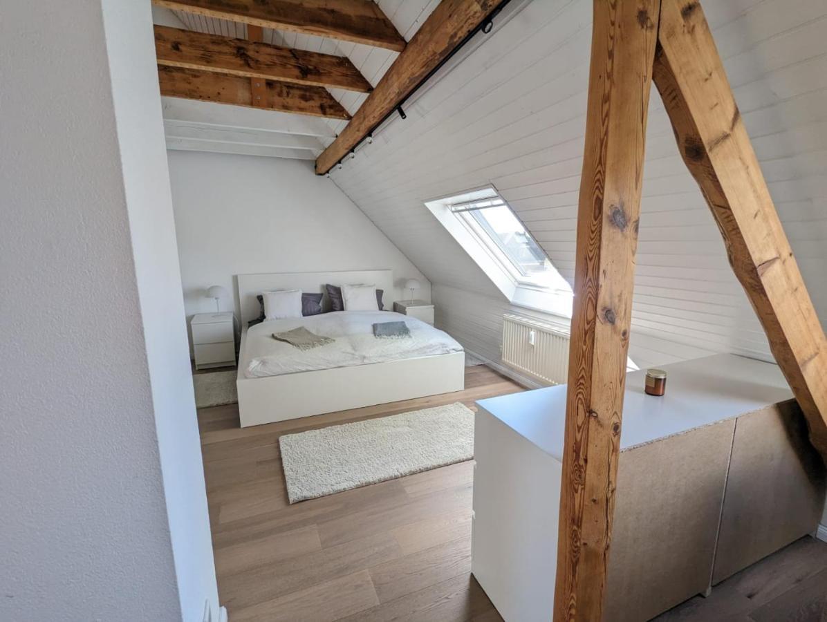 Helles Dachgeschoss-Appartement เครเฟลด์ ภายนอก รูปภาพ