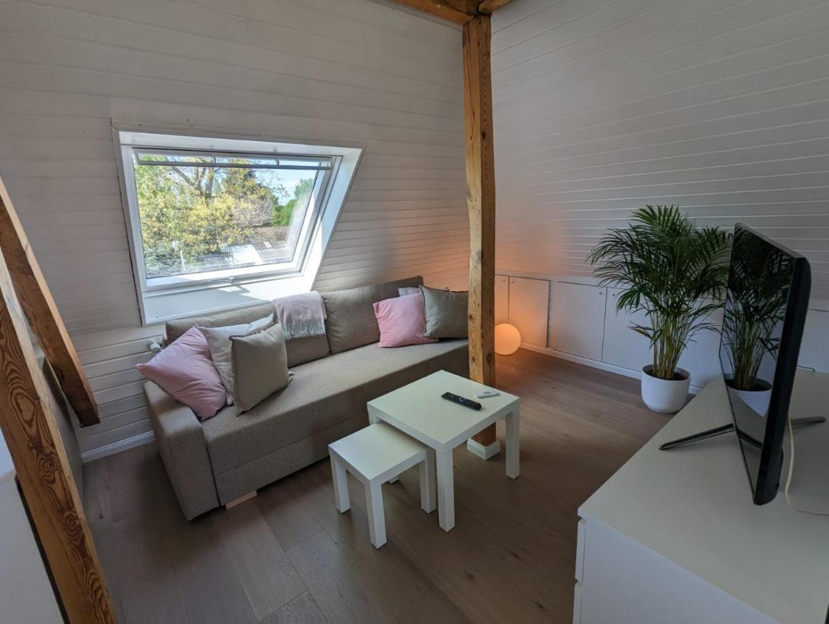 Helles Dachgeschoss-Appartement เครเฟลด์ ภายนอก รูปภาพ