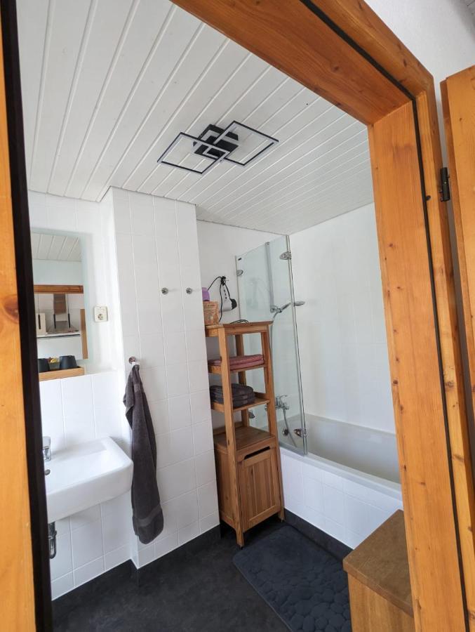 Helles Dachgeschoss-Appartement เครเฟลด์ ภายนอก รูปภาพ