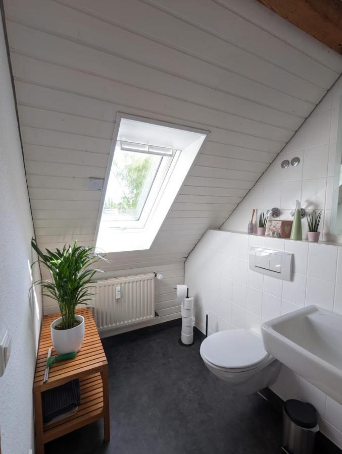 Helles Dachgeschoss-Appartement เครเฟลด์ ภายนอก รูปภาพ